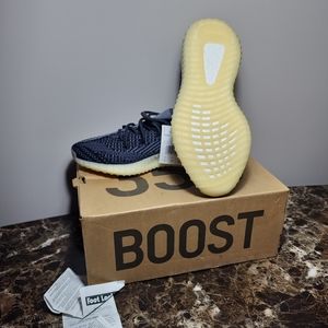 Yeezy boost 350 carbons size 10.5